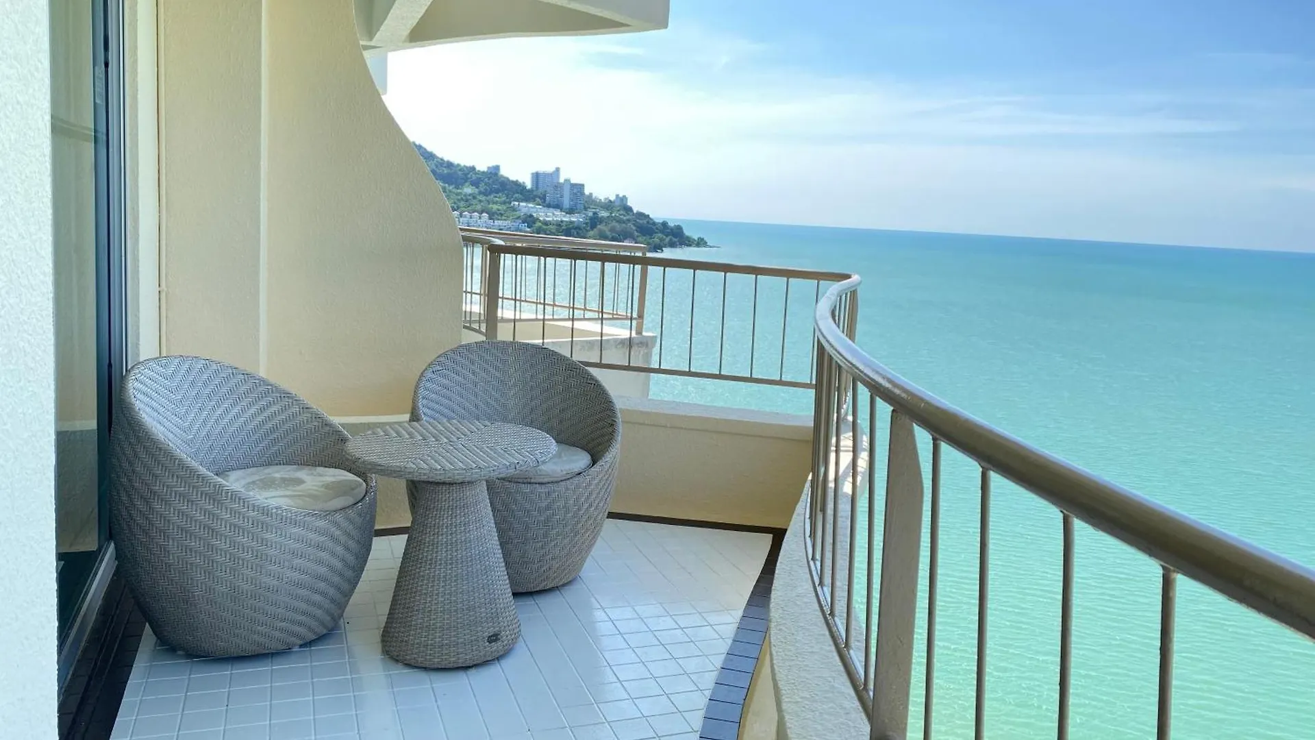 Apartman Rainbow Paradise At Tanjung Bungah Tandzsung Bungah